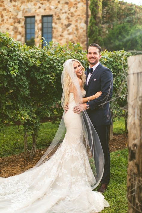 Gallery - Ever Wonder What A Bohemian Carrie Bradshaw Wedding Might Look Like? Long Blonde Wedding Hair With Veil, Jess Southern, Blonde Brides, Wedding While Pregnant Brides, Pregnant Bride Photos, Southern Wedding Dresses, Madi Lane Bridal Jovi, Famous Wedding Dress Designers, Blonde Bride