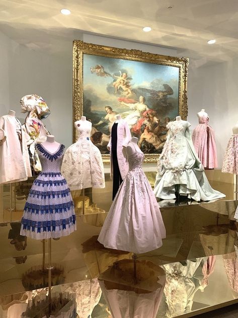 Dior Museum, Dior Art, Dior Exhibition, Famous Saints, Interior Materials, Fashion Exhibition, Graduation Dinner, Fashion Museum, Christian Dior Designer