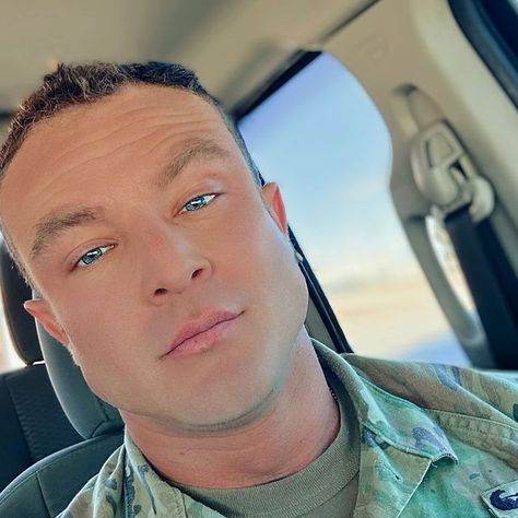 Fernando Malachovski Pictures, Usa Army Soldiers Men, Military Guys, Us Army Soldier, Fake Ft Call, Military Muscle, Mark Smith, Itunes Card, Steve Burton