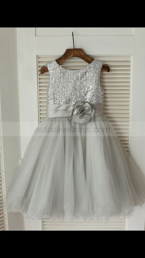 Beach Farm, Grey Flower Girl Dress, Flower Girl Inspiration, Gray Flower Girl, Flower Girl Dresses Vintage, Blush Flower Girl Dresses, Tulle Flower Girl Dress, Diy Wedding Dress, Quince Ideas