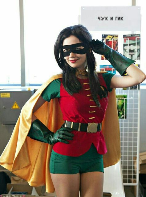 Robin Girl Costume, Robin Girl, Teen Titans Cosplay, Cosplay Crafts, Female Robin, Batgirl And Robin, Batgirl Cosplay, Robin Costume, Robin Cosplay