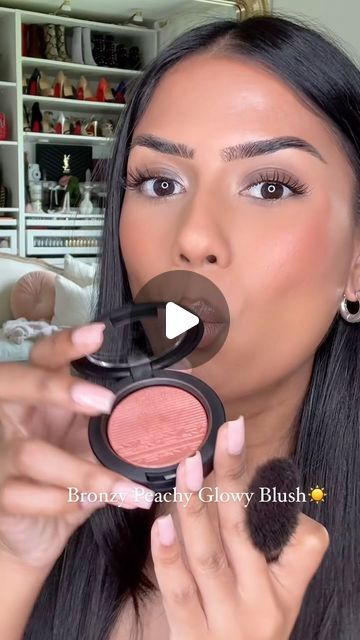 Anthea Persaud on Instagram: "☀️BRONZE SUMMER BLUSH☀️ 💭Another addition to my Blush Wardrobe Series - this one was recommended to me by @ayushrajani who has such a keen eye for finding what shades look best!  ☀️I used the @maccosmeticscanada Extra Dimension Blush in Hushed Tone - it’s a coppery peachy pink shade   #blush #blushwardrobe #wakeupandmakeup #maccosmetics #glowyskin #bronzeglow" Mac Hushed Tone Blush, Mac Pinch Me Blush, Blush Makeup Looks Aesthetic, Mac Blush Swatches, Mac Melba Blush, Blush Makeup Looks, Summer Blush, Mac Blush, Best Mac