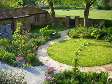 Circular lawn with brick border Circle Lawn, Circular Garden Design, Circular Garden, Circular Lawn, Garden 101, Backyard Garden Layout, Courtyard Gardens Design, Back Garden Design, Walled Garden