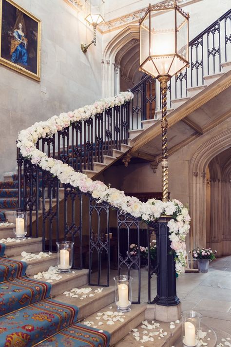 Ashridge House wedding flowers garlands on stairs in Main Hall. Wedding Staircase Decoration, Wedding Stairs, Wedding Staircase, Flowers Wedding Decoration, Hall Stairs, Flowers Garland, Romantic Wedding Receptions, Staircase Decor, Boda Mexicana