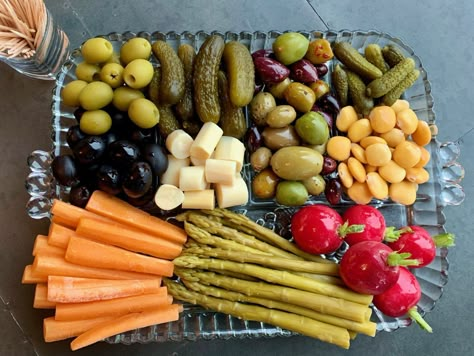 Relish Trays Ideas Parties, Pickle Tray Ideas Parties, Relish Tray Ideas Parties, Christmas Relish Tray, Pickle Tray Ideas, Relish Tray Ideas, Pickle Tray, Deli Ideas, Italian Vineyard