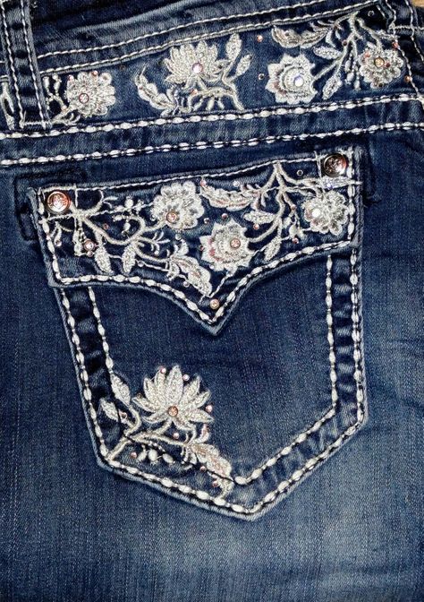 Show Diva Designs new easy fit boot cut jean with the higher rise. Sizes 26 to 34. www.showdivadesigns.com Embroidery On Jeans, Gilmore Style, Jeans Bordados, Bootcut Jeans Outfit, Rory Gilmore Style, Jean Pocket Designs, Applique Jeans, Jean Ideas, Jeans Jewelry