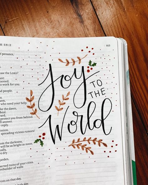 Emma's Bible Journaling on Instagram: “Joy to the world, the Lord is come! Let earth receive her King; let ev’ry heart prepare him room and heav’n and nature sing, and heav’n and…” Christmas Bible Journaling Ideas, Christmas Bible Journaling, Biblia Aesthetic, Let Earth Receive Her King, Prepare Him Room, Christmas Bible Study, Scripture Lettering, Holly Bible, Bible Lettering