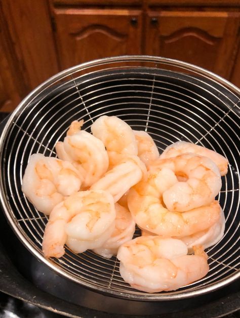 How to Poach Shrimp Poached Shrimp Recipes, Poached Shrimp, Ways To Cook Shrimp, Raw Shrimp, How To Peel Shrimp, Food Change, Disney Dinner, Juicy Shrimp, Seafood Entrees