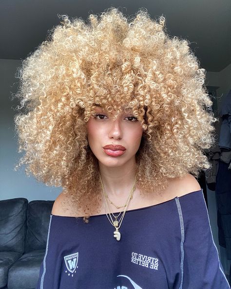 Whatevs 👩🏼‍🦱 _ _ Blonde afro girl, blonde afro, blonde 3c curly hair, blonde fro, blonde curls, 3c curls, 4a curls Platinum Curly Hair, Short Sew In Hairstyles, 4a Curls, Short Sew In, 3c Curls, White Afro, Curly Hair Blonde, 3c Curly Hair, Blonde Afro