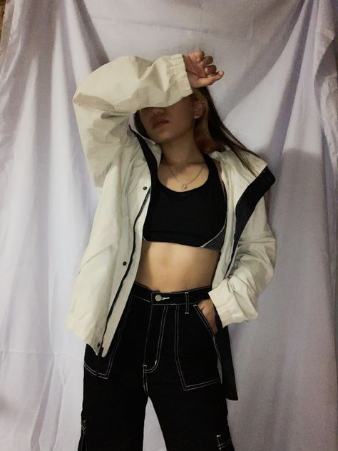 Sports bra oversized jacket contrast stitching pants Stitching Pants, Sports Bra Outfit, Tomboy Outfits, Oversized Jacket, The Twenties, Rain Jacket, Sports Bra, Stitching, Street Wear