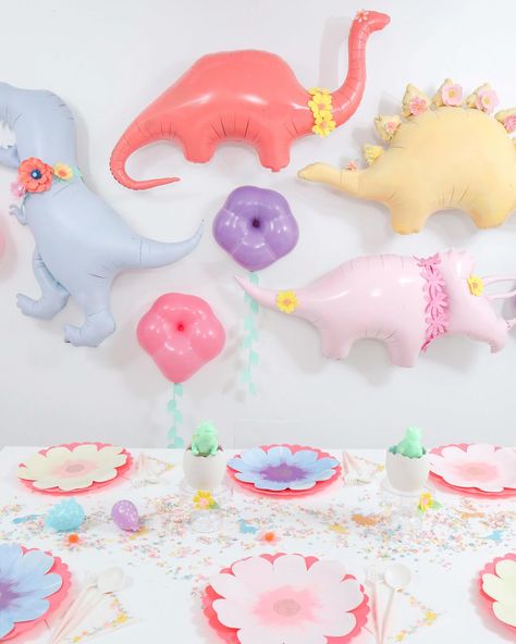 Easter Party Theme Ideas - #8 Dinosaur Easter! 🦖🦕🦖 Roar into Spring! Dinos are for all seasons! 🌸🦖🦕🌸 Welcome spring with me! Painting balloons and adding flowers brightens the mood of any party. Grab all the DIYs for this spring fling over on the blog  https://fernandmaple.com/pastel-spring-dinosaur-party/  🌸🦖🦕🌸 #dinoparty #easterpartyideas #easterpartythemes #easterpartydecor #diyeaster #dinosaureaster  #springparty #partyidess #partyinspo #dinopartyideas #springballoons #diyballoons Dinosaurs And Tutus Party, Disco Dinosaur Party, Girl Dinosaur Birthday Party Decorations, Dinofour Birthday, Three Rex Birthday Party Girl, Pastel Dinosaur Party, Girly Dinosaur Party, Dino Themed Party, Girl Dinosaur Birthday Party