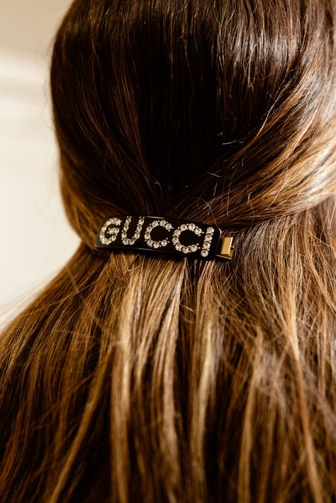 Gucci hair clik Gucci Hair Accessories, Gucci Hair Clip, Hot Topics Outfit, Hair Slide, Fashion Lookbook, Barrettes, Brown Hair, Hair Hacks, Hair Pins