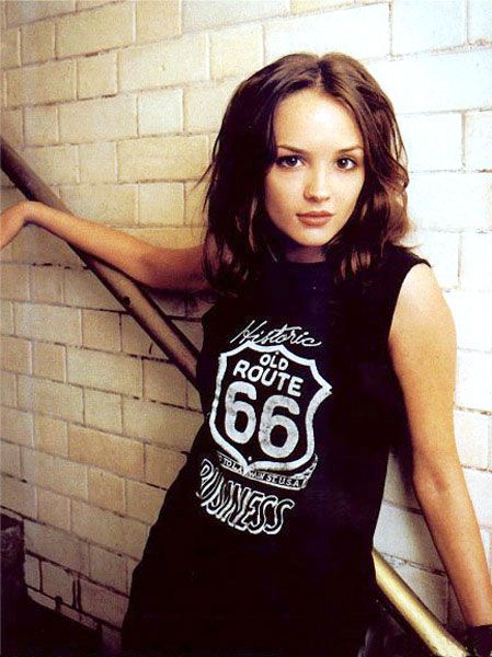 Rachael Leigh Cook Rachel Leigh Cook, Rachael Leigh Cook, Rachel Leigh, Cook Pictures, 2000s Girl, Josie And The Pussycats, Into The West, Famous Men, Autumn Inspiration