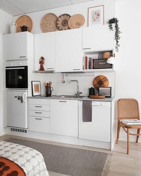 Kitchenette Organization, Apartment Kitchenette, Studio Kitchenette, Small Kitchen Ideas Layout, Small Kitchenette, Tiny Kitchen Design, Small Kitchen Cabinets, Small Apartment Kitchen, Small Kitchen Island