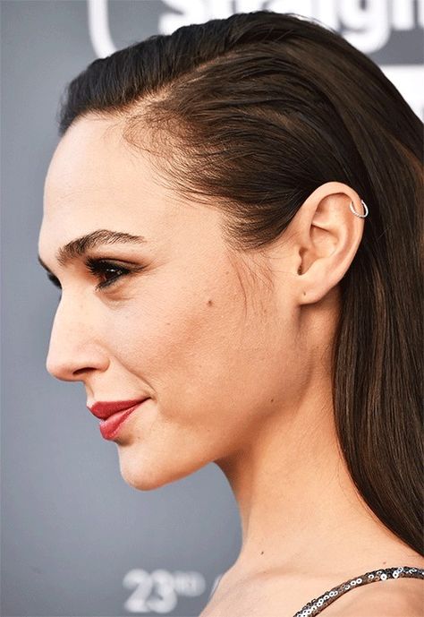 Gal Gadot Profile, Gal Gadot Nose, Roman Nose Aesthetic, Aqualine Nose, Big Nose Aesthetic, Nose Appreciation, Gadot Gal, Greek Nose, Models With Big Noses