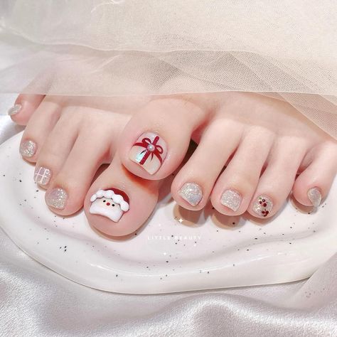 Nail Noel Christmas, Pedicure Christmas, Christmas Toe Nails, Chrismas Nail Art, Christmas Pedicure, Nail Chan, Nails Noel, Noel Nail, Nail Noel