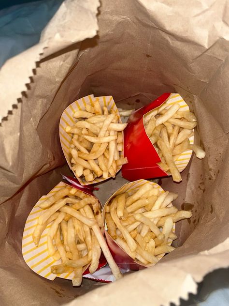 Best fries ever Mcdonalds Fries Mcdonalds, Best Fries, Food Babe, Food Snapchat, Food Obsession, French Fries, Pretty Food, I Love Food, Food Cravings