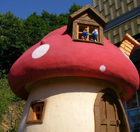 Unusual Houses, Enchanting Forest, Mushroom Cultivation, Unusual Buildings, Red Mushroom, Unusual Homes, Cob House, Hobbit House, Mushroom House