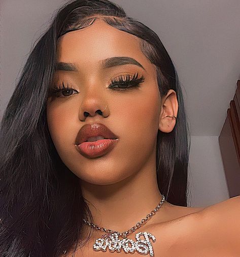 Baddie Makeup Natural Black Women, Baddie Makeup No Lashes, Light Skin Girl Makeup, Black Baddie Makeup, Baddie Makeup Black Women, Aesthetic Makeup Brown Skin, Make Up Aesthetic Morenas, Mixed Girl Makeup Looks, Light Makeup Looks Black Women