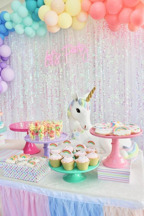 Unicorn 5th Birthday Party Ideas, Sparkle Birthday Party Theme, 5 Year Birthday Party Ideas Girl, Glitter Party Ideas, Unicorn 4th Birthday Party, Unicorn 5th Birthday Party, Unicorn Birthday Party Ideas Decoration, Unicorn Centerpieces, Unicorns Birthday Party