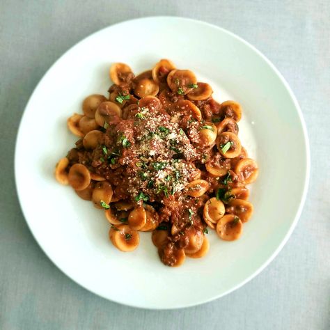 Ina Garten Weeknight Bolognese plate Ina Garten Weeknight Bolognese, Weeknight Bolognese Ina Garten, Bolognese Sauce Ina Garten, Ina Garten Bolognese Recipe, Weeknight Bolognese, Best Ina Garten Recipes, Ina Garden, Ragu Sauce, Ina Garten Recipes