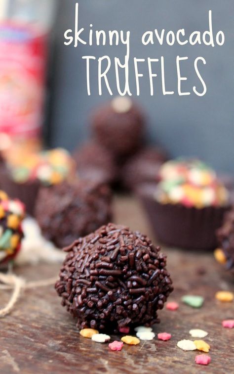 These avocado chocolate truffles taste 100% indulgent, but they're actually good for you! #truffles #chocolate #foodie Avocado Chocolate, Chocolate Truffles, No Bake Treats, Chocolates, Healthy Treats, Healthy Desserts, Truffles, Whole Food Recipes, Healthy Snacks