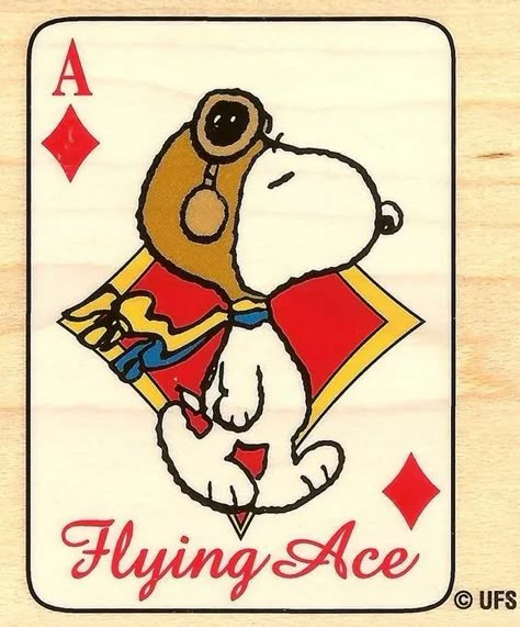 Gifs Snoopy, Snoopy Flying Ace, Charly Brown, Snoopy Flying, Headdress Tattoo, Snoopy Tattoo, Ww1 Aircraft, Snoopy Funny, Airport Parking