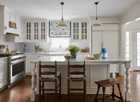 White kitchen with small blue accents Traditional White Kitchen Cabinets, Gorgeous White Kitchen, White Kitchen Cabinet, Beautiful White Kitchens, Timeless Kitchen, All White Kitchen, Big Kitchen, Never Regret, Kitchen Upgrades