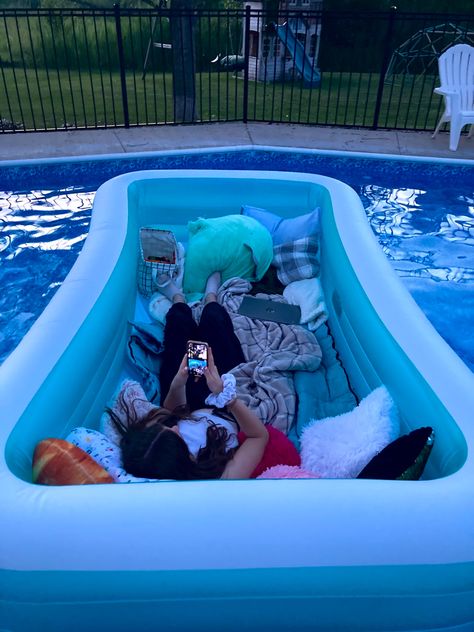 #pool #summer #summervibes #friends #sleepover #swim #swiming #inspiration #ideasforphoto #ideas #pinterest #besties #goals #pools #vibes #bff #friend #summerideas #date #dateideas #valentinesdaydate Outdoor Sleepover Ideas Backyards, Movie Night In Pool, Last Minute Birthday Celebration Ideas, Sleepover In Pool, What To Do At The Pool With Friends, Inflatable Pool In Pool, Beach Sleepover, Pool Day Ideas, Pool Date