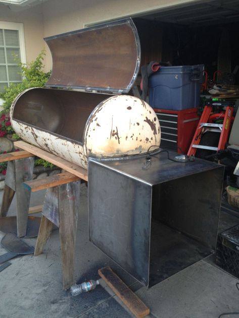 Gas Bottle Bbq, Homemade Smoker Plans, Bbq Grill Diy, Custom Bbq Grills, Reverse Flow Smoker, Build A Smoker, Smoker Build, Backyard Bbq Pit, Custom Smokers