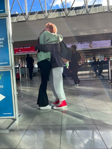 Friends Saying Goodbye At Airport, Airport Hugs Friends, Saying Goodbye Airport Aesthetic, Long Distance Bestie Aesthetic, Long Distance Best Friends Aesthetic, Long Distance Friends Aesthetic, Long Distance Relationship Airport, Meeting Long Distance Friend, Letter To Long Distance Best Friend