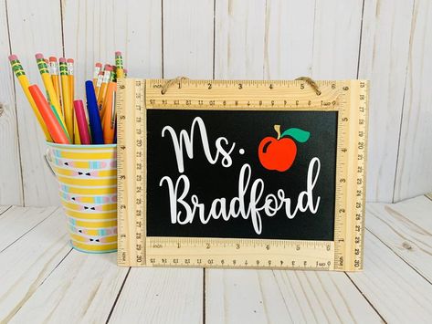 This is a beautiful personalized chalkboard sign with a ruler boarder. Each sign is roughly 8 inches wide and 6 inches tall and comes ready to hang with a jute twine. If you prefer no twine or holes to hang it, please leave that in the personalization box. This piece is handmade so slight variations Teacher Signs Diy, Teacher Apperication, Teacher Stools, Class Birthday Display, Teacher Door Signs, Appreciation Gifts Diy, Teacher Name Signs, Class Birthdays, Teacher Appreciation Gifts Diy