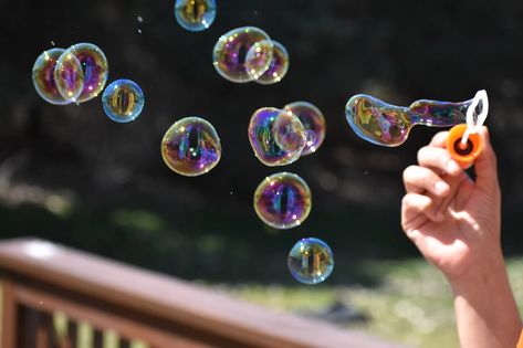 Forget Coffee: These 15 Invigorating Quotes Will Revitalize Your Spirit. Bubble Theme Party, Bubble Pictures, Illustration Children, Green Chemistry, Bubble Machine, Bubble Wands, Blowing Bubbles, Soap Bubbles, Tiny Hand