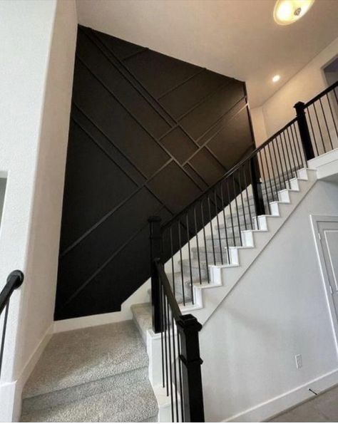 Staircase Wall Design Modern, Stair Accent Wall, Staircase Accent Wall, Black And White Stairs, Stairs Bathroom, Staircase Wall Decor, Stair Design, Arch Trellis, House Wall Design