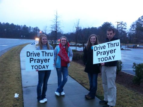 Rev. Jay Suender, his wife Alicia, and two of our middle-school ministry volunteers directing cars onto our campus from the Henry Clower Blvd. entrance. Christian Club Activities, Church Community Aesthetic, College Ministry, Street Ministry, Private Christian School, Campus Ministry, Easy Crafts For Teens, Outreach Ministry, Christian Friendship