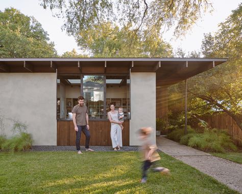 Gallery of Hunt Studio / Hunt Architecture - 1 Stucco Siding, Cedar And Moss, Timber Architecture, Accessory Dwelling Unit, Cedar Siding, Roof Architecture, Architecture Office, Growing Family, City Design