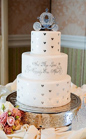 15 Perfect Cinderella Wedding Cakes Cinderella Wedding Cake, Cakes To Make, Disney World Wedding, Disney Wedding Cake, Disney Inspired Wedding, Disney Wedding Theme, Disney Fairy Tale Weddings, Cinderella Wedding, Disney Fairy