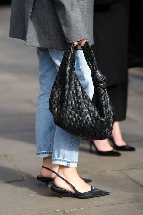 This & Other Stories Bag Is Giving Serious Bottega Veneta Vibes Bottega Shoulder Bag, Bv Jodie Outfit, Bottega Veneta Jodie Bag Outfit, Bottega Bag Outfit, Bottega Veneta Bag Outfit, Bottega Jodie, Jodie Bag, Bottega Bag, Bottega Veneta Jodie