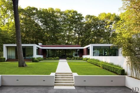 Carrier and Co. and Specht Harpman Architects Remake a Connecticut House : Architectural Digest Glass House Architecture, U Shaped Houses, Glass House Design, Curtain Walls, Glass Houses, Glass Curtain, Midcentury Home, House Design Photos, Architectural Inspiration