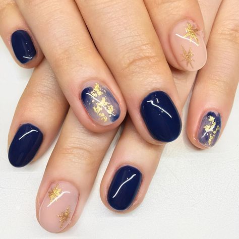 Accent Nail Designs, Gold Nail Designs, Minimalist Nail Art, Smink Inspiration, Gold Nail, Short Nail Designs, Minimalist Nails, Accent Nails, Nail Art Inspiration