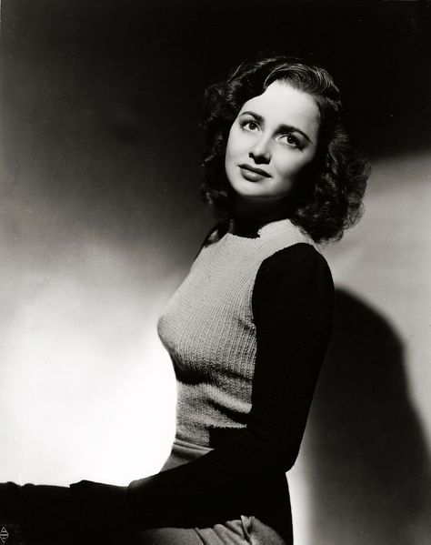 Film Portraits, Vintage Hollywood Stars, George Hurrell, Movie Actors, Olivia De Havilland, Rat Pack, Classic Movie Stars, Old Hollywood Stars, Classic Actresses