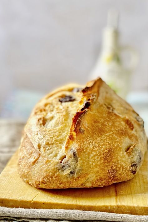 Sourdough Olive Bread Bread Photography, Bread Lame, Olive Bread, Best Oven, Breads & Buns, Apple Bread, Food Photography Inspiration, Bread Machine Recipes, Kalamata Olives