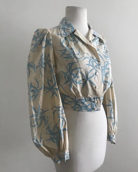 40s Blouse, 40's Fashion, Interesting Clothing, 1940s Blouse, Forties Fashion, 1940's Fashion, Vintage Blouses, Hacks Clothes, Vintage Crop Tops