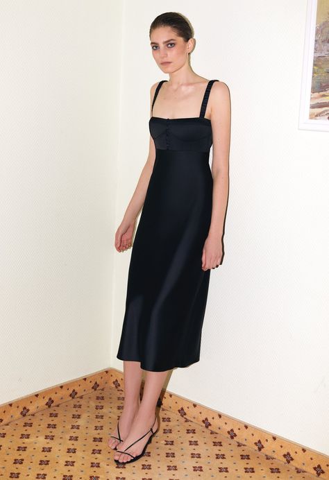 Anna October, Black Dress Outfits, Grad Dresses, Looks Vintage, Pre Fall, Black Midi Dress, Simple Dresses, Satin Dresses, Modern Woman