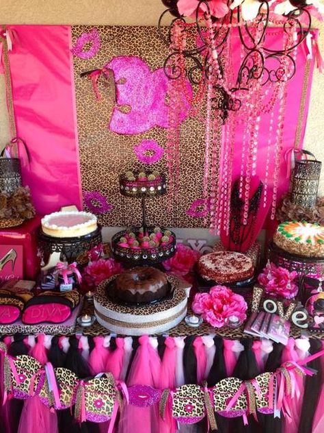 Diva Birthday Party Ideas | It's fun to be a Diva / Birthday / Party Photo: 2000s Diva Aesthetic, Gyaru Birthday Party, Trashy Y2k Birthday, Mcbling Birthday Party, 2000s Bday Party, Trashy Y2k Party, Early 2000 Party, Mcbling Birthday, Diva Birthday Party Ideas