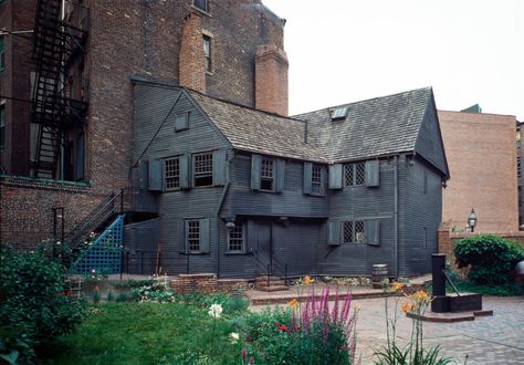 Paul Revere House, Paul Revere's Ride, Freedom Trail Boston, Boston Trip, Boston Museums, Tudor Style Homes, American Houses, Small Courtyards, Historic House