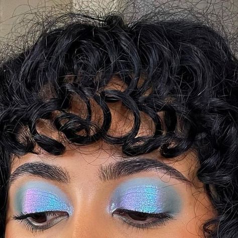 Noopur | Makeup Lover on Instagram: "Here’s some makeup I did using the custom palette I posted yesterday (specific shades listed below). LA has been having an unusually cold and rainy winter and I wanted to do some blue-green makeup, but still bright and sparkly. BASE & BROWS: Refer to “Usual products” highlight @elfcosmetics Halo Glow Liquid Filter - Shade 2+4 (mixed) EYES: @nyxcosmetics Ultimate Shadow & Liner Primer. Glitter Primer @simplyposhcosmetics Eyeshadow - Dreamy @dandylionsco Eye Teal And Blue Eyeshadow Looks, Green And Blue Eyeshadow Looks, Fun Eyeshadow, Band Makeup, Turquoise Makeup, Halo Glow Liquid Filter, Teal Eyeshadow, Makeup 2024, Rainy Winter