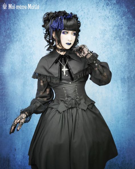 Gothic Pose, Bat Corset, Mama Sama, Visual Kei Outfits, Visual Kei Fashion, Malice Mizer, Kei Visual, Kei Fashion, Gothic Witch