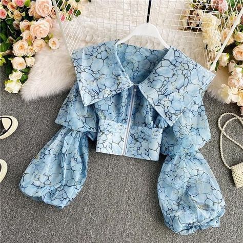 Diy Vetement, Trendy Dress Outfits, Fashion Tops Blouse, Trendy Fashion Tops, Trendy Blouses, Trendy Blouse Designs, Crop Top Outfits, Fashion Attire, Modest Fashion Outfits