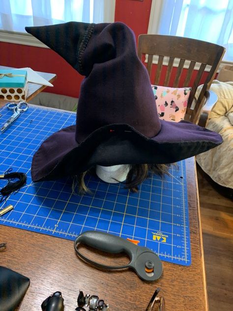 Homemade Witch Hat, Making A Witch Hat, Felt Witch Hat Diy, Decorate Witches Hat, How To Make Witch Hat, Diy Felt Witch Hat, How To Make A Witches Hat, Diy Witch Hat To Wear, Witches Hat Diy